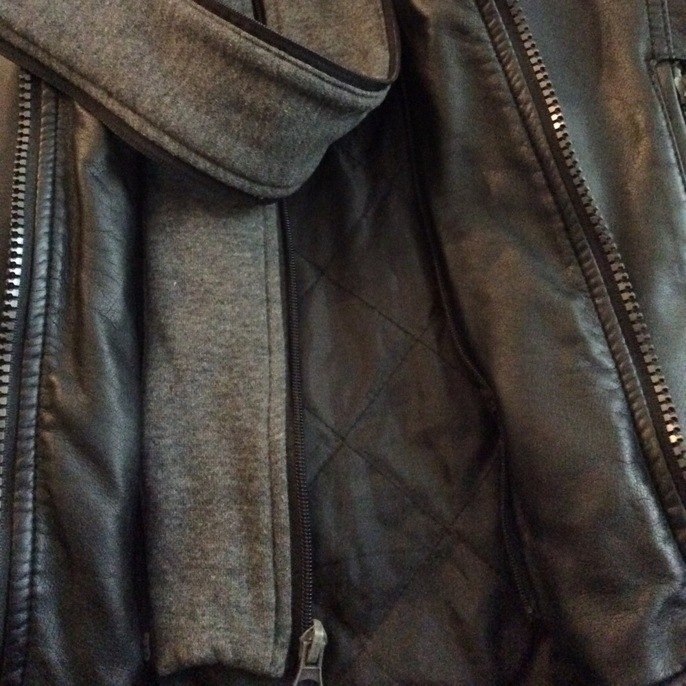 Guess - Picture 4 of 8